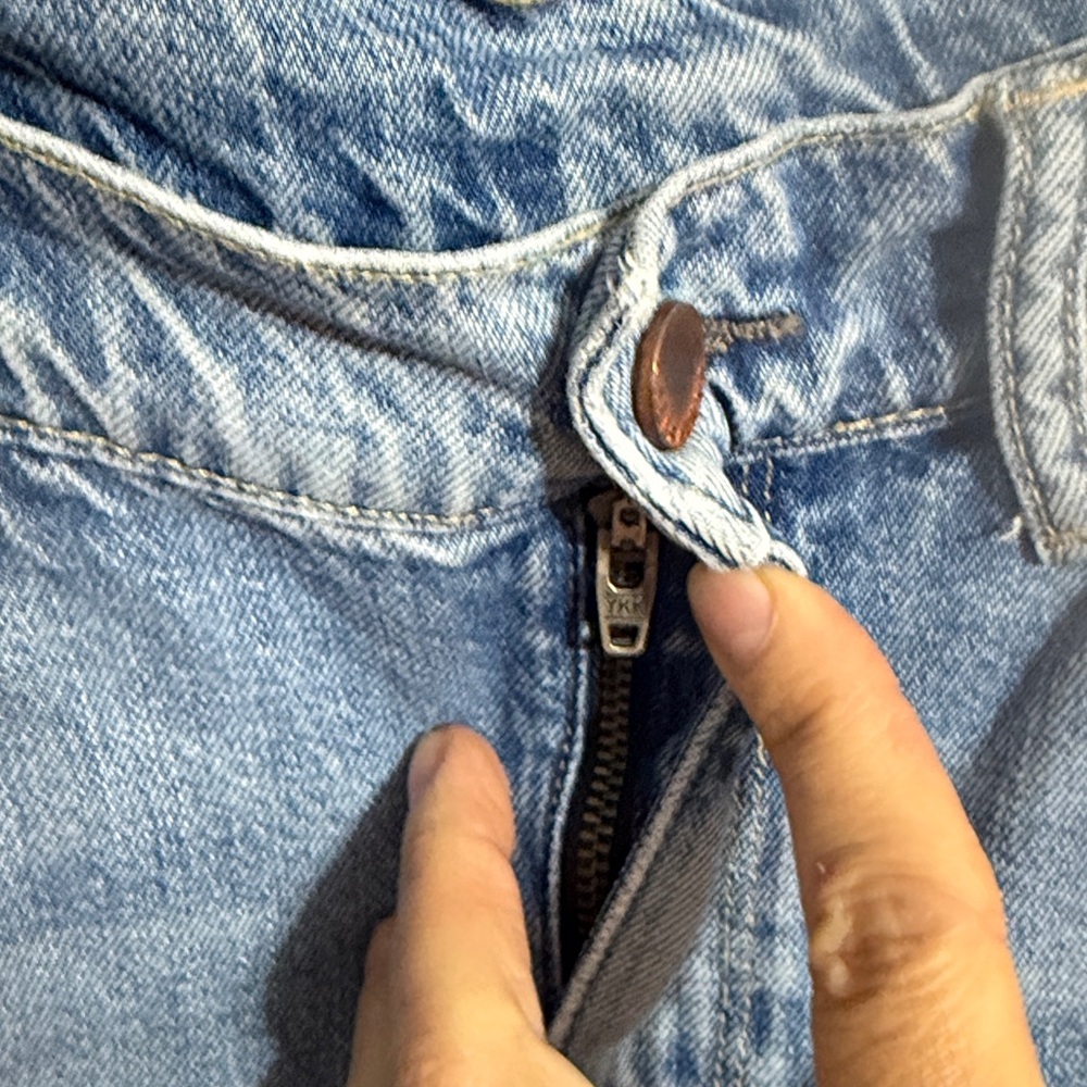 All Saints Amy Destroyed Girlfriend Jeans in Light Wash Size: 28 Inseam: 28” - Picture 3 of 9